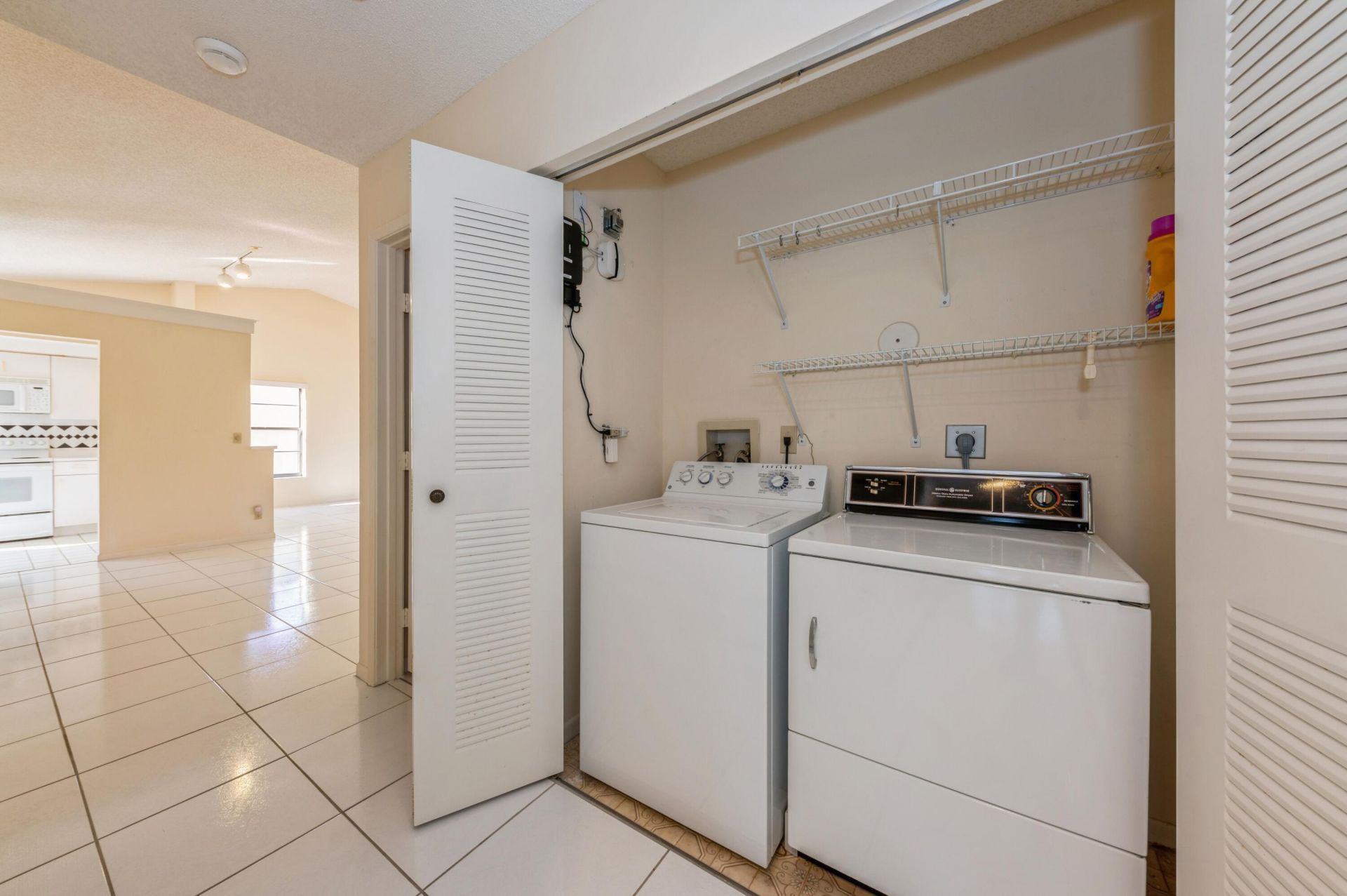10439 S Circle Lake Drive, Unit 201, Boynton Beach, FL 33437 Photo
