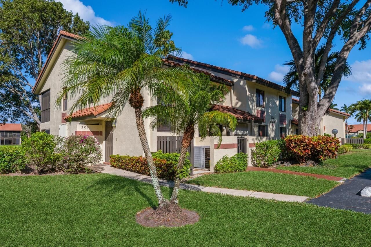 10439 S Circle Lake Drive, Unit 201, Boynton Beach, FL 33437 Photo
