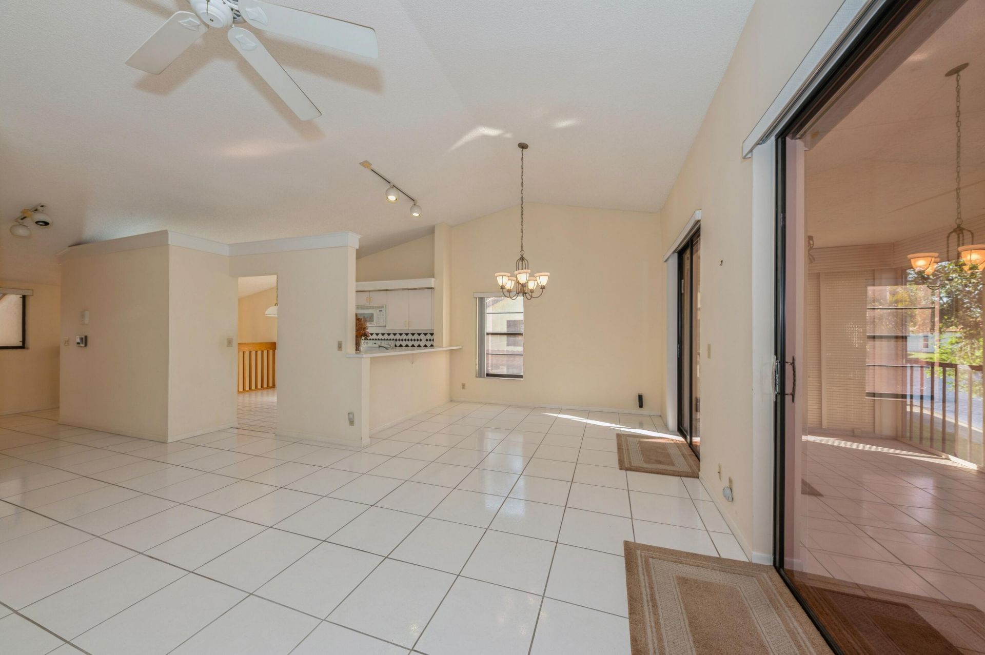 10439 S Circle Lake Drive, Unit 201, Boynton Beach, FL 33437 Photo