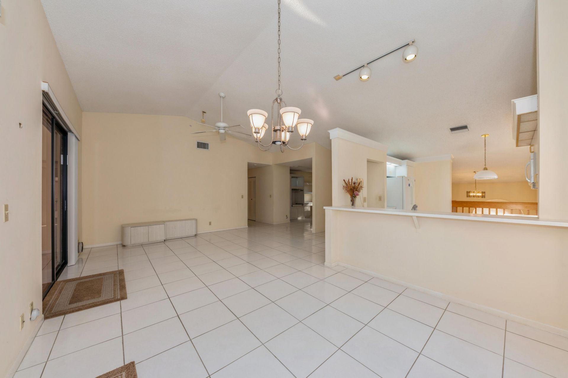 10439 S Circle Lake Drive, Unit 201, Boynton Beach, FL 33437 Photo