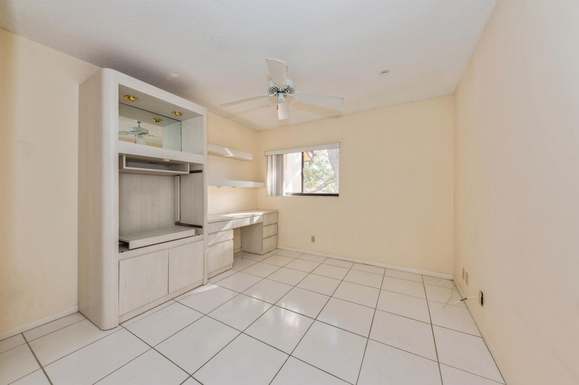 10439 S Circle Lake Drive, Unit 201, Boynton Beach, FL 33437 Photo