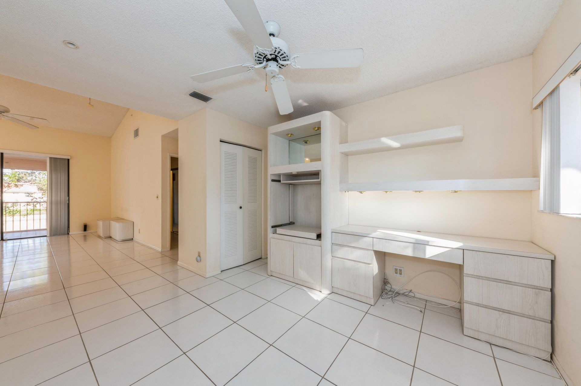 10439 S Circle Lake Drive, Unit 201, Boynton Beach, FL 33437 Photo
