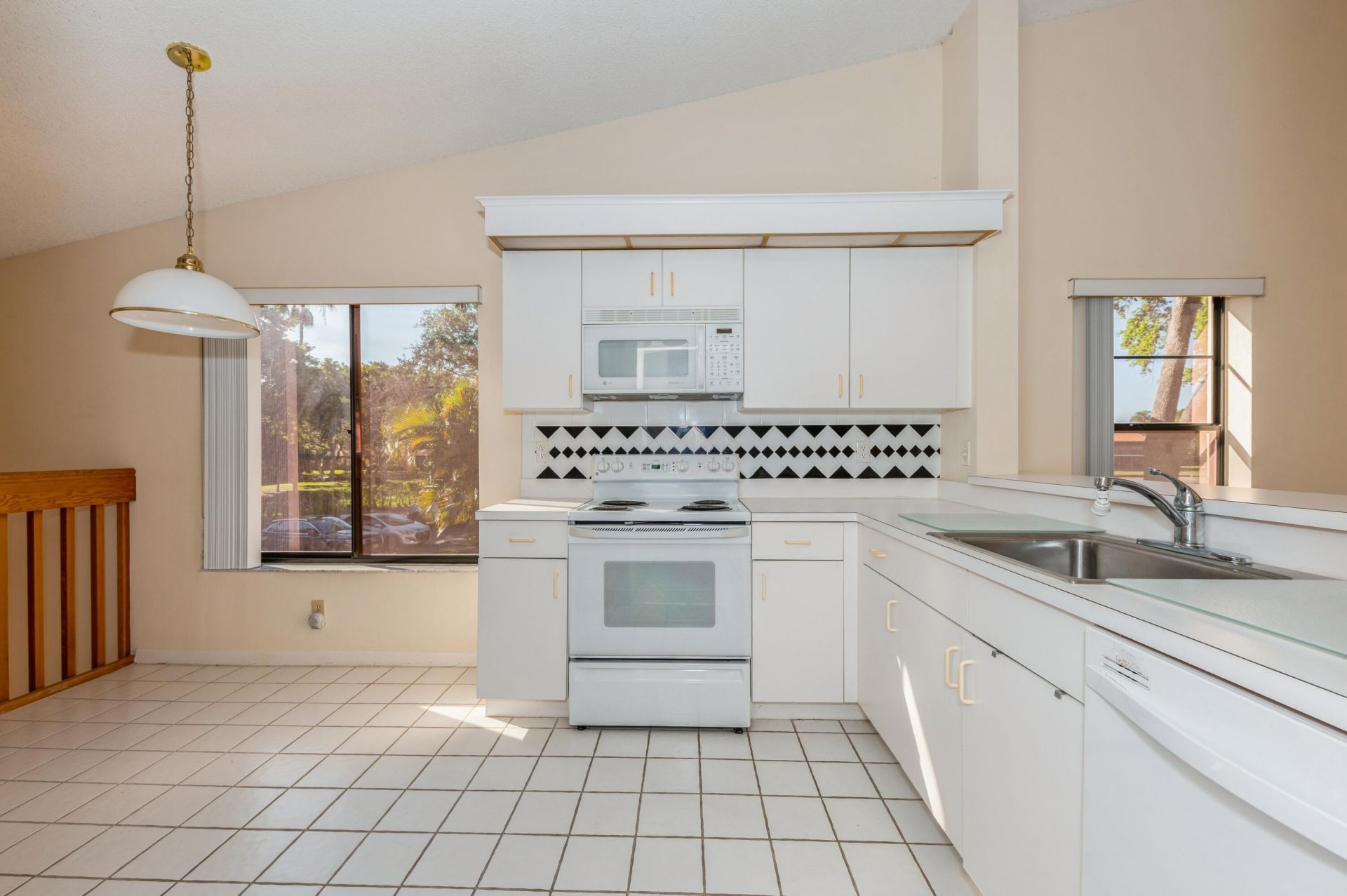 10439 S Circle Lake Drive, Unit 201, Boynton Beach, FL 33437 Photo