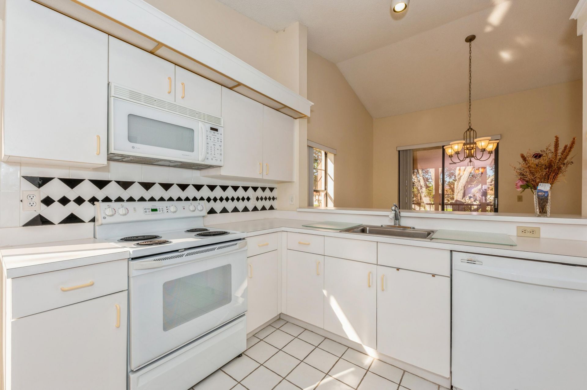 10439 S Circle Lake Drive, Unit 201, Boynton Beach, FL 33437 Photo
