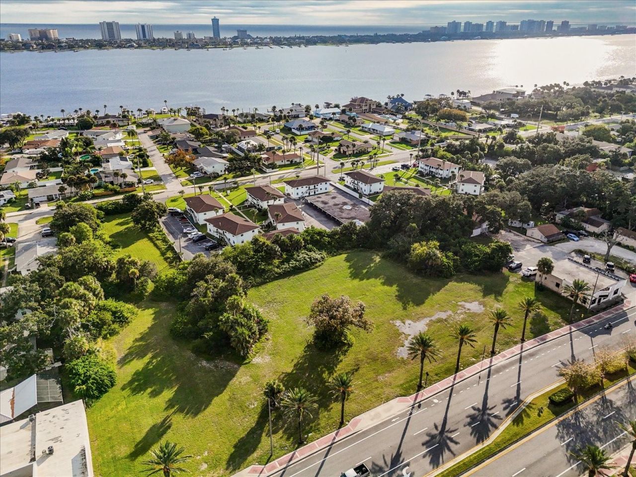 1771 S Ridge Wood Avenue, South Daytona, FL 32119 Photo