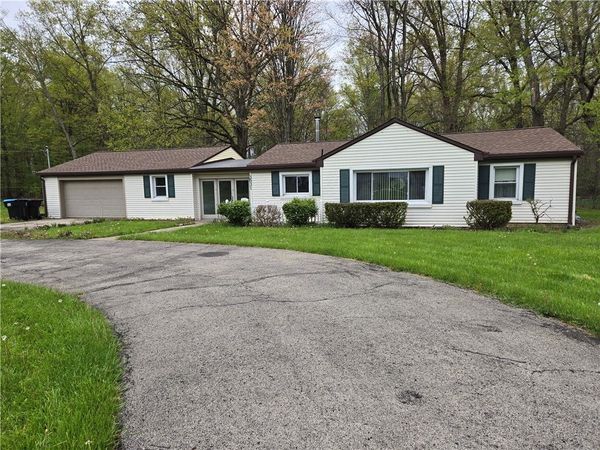 3631 Sample Rd , Hermitage, PA 16148