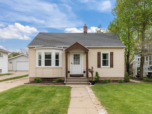 713 SAWYER STREET, Oshkosh, WI 54902
