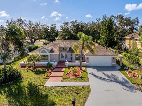 1703 Golfside Village Dr , Lehigh Acres, FL 33936