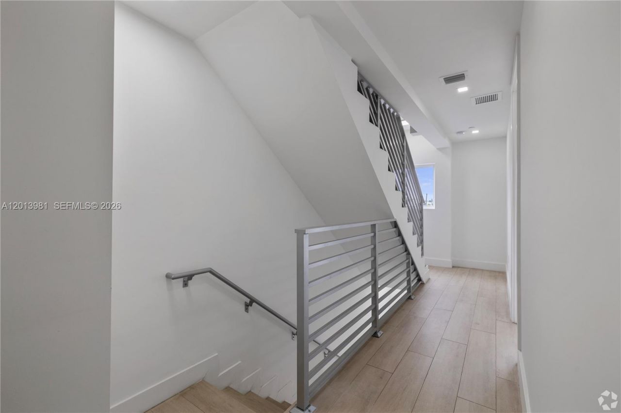 434 SW 10th St , Unit A, Miami, FL 33130 Photo