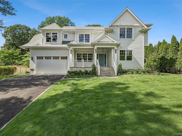 8 Club Road, Sea Cliff, NY 11579