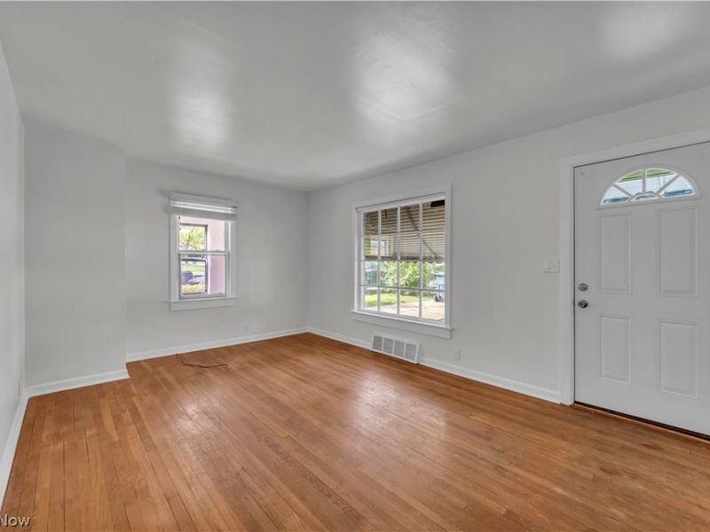 5581 Saxon Drive , Garfield Heights, OH 44125 Photo 4