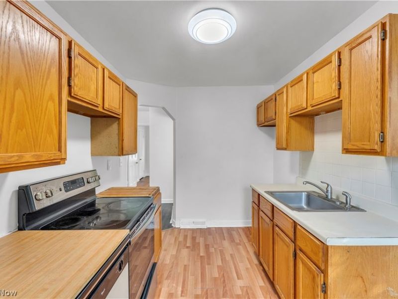 5581 Saxon Drive , Garfield Heights, OH 44125 Photo 8