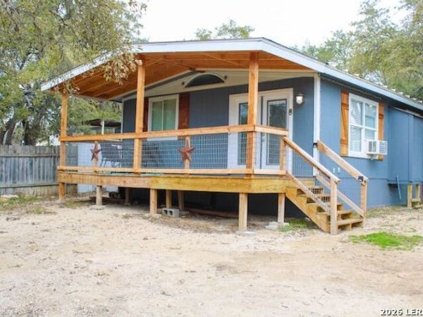 1030 Sir Galahad, Canyon Lake, TX 78133