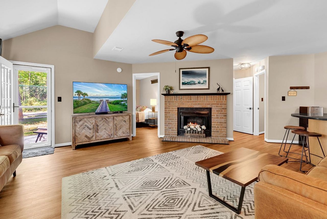 1201 Tiffany Ln. Photo 5