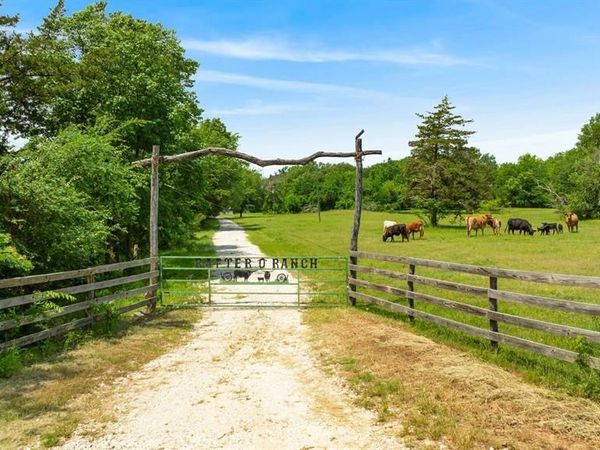 690 County Road 15560, Paris, TX 75462