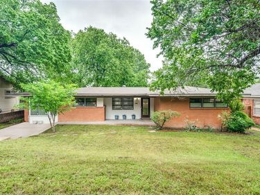 2725 Sandage Avenue, Fort Worth, TX 76109