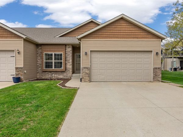 323 Windflower Ln, Solon, IA 52333