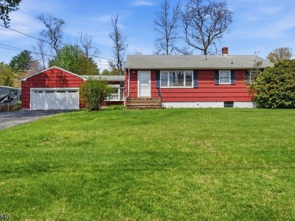 49 Heather Hills Dr, Jefferson, NJ 07438