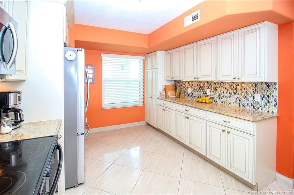 2571 NE Ocean Boulevard, Unit 406, Stuart, FL 34996 Photo