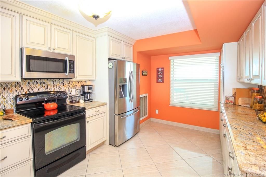 2571 NE Ocean Boulevard, Unit 406, Stuart, FL 34996 Photo