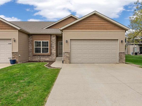 323 Windflower Ln, Solon, IA 52333