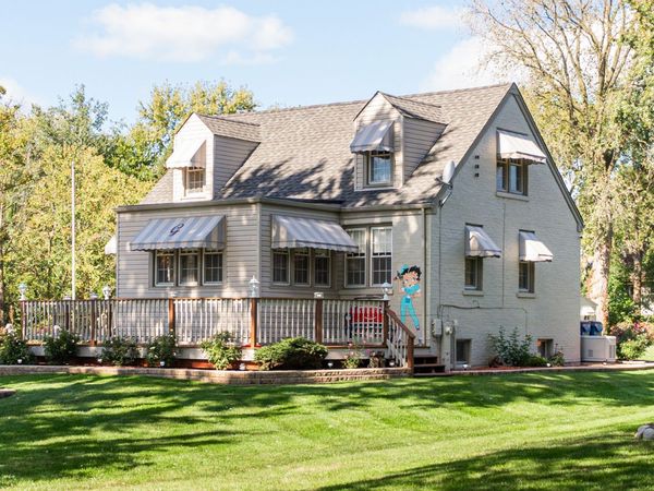 880 Bemis Road , Glen Ellyn, IL 60137