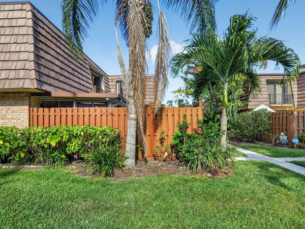 623 Springdale Circle, Palm Springs, FL 33461