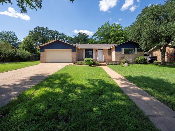 807 Country Club RD , Georgetown, TX 78628