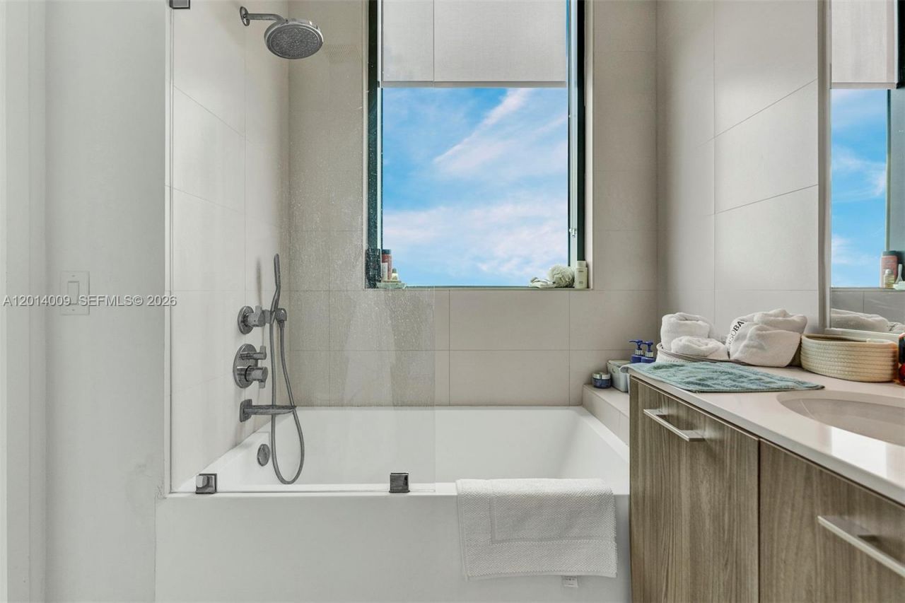 501 NE 31 , Unit 4305, Miami, FL 33137 Photo