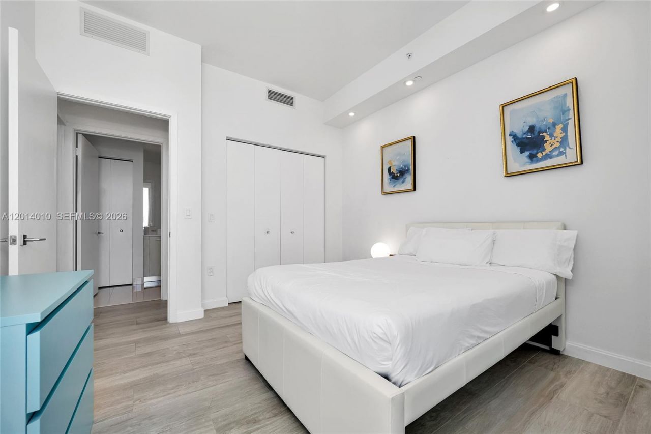 55 SW 9th St , Unit 4208, Miami, FL 33130 Photo