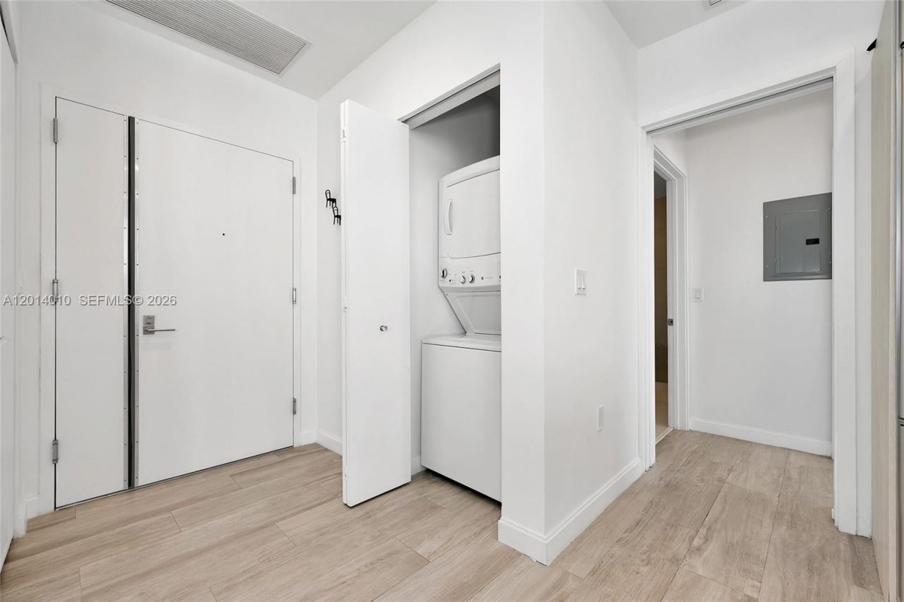 55 SW 9th St , Unit 4208, Miami, FL 33130 Photo