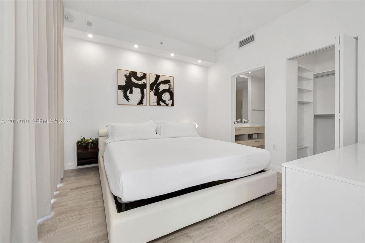 55 SW 9th St , Unit 4208, Miami, FL 33130 Photo