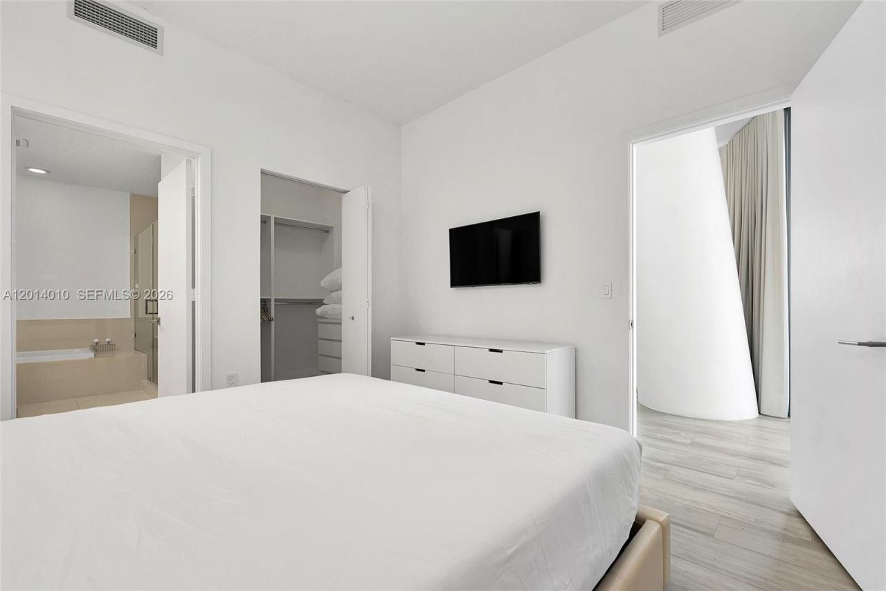 55 SW 9th St , Unit 4208, Miami, FL 33130 Photo
