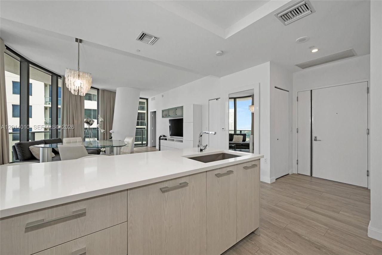 55 SW 9th St , Unit 4208, Miami, FL 33130 Photo