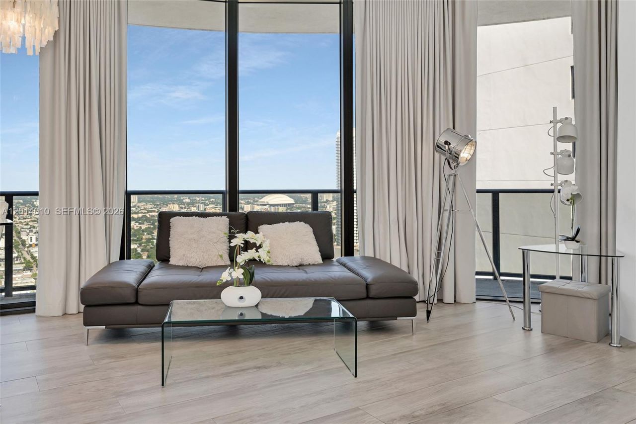 55 SW 9th St , Unit 4208, Miami, FL 33130 Photo