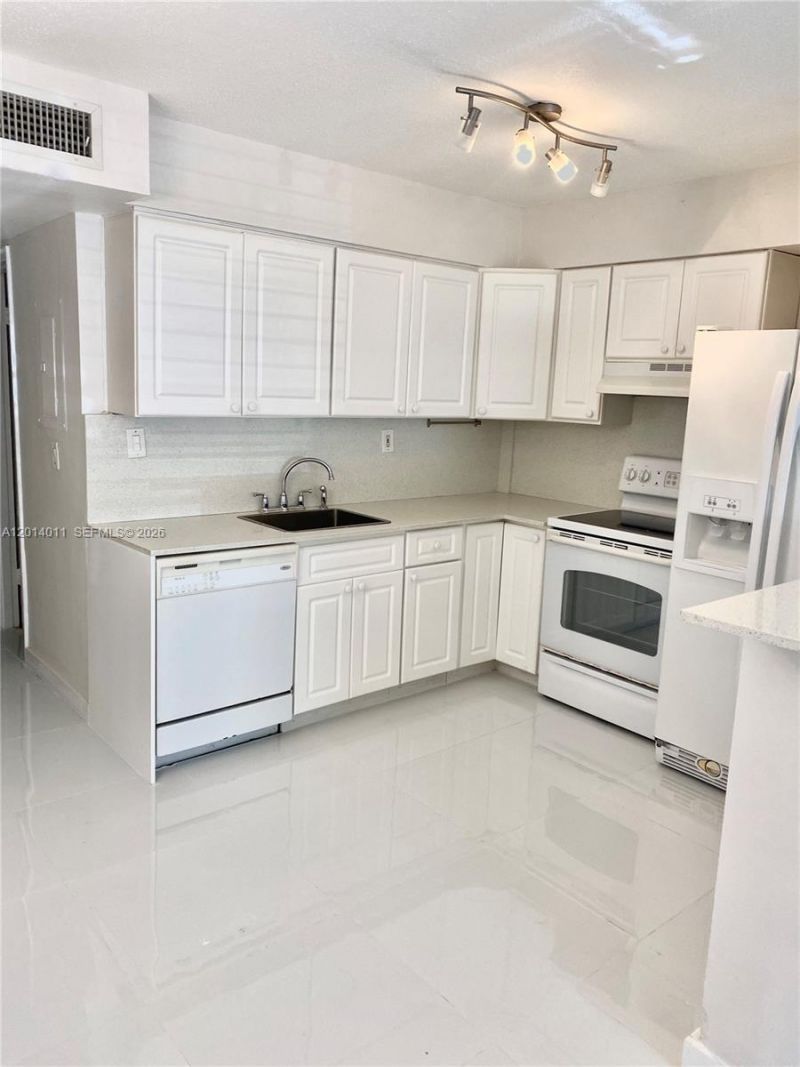 1120 102nd St, Unit 4, Bay Harbor Islands, FL 33154 Photo