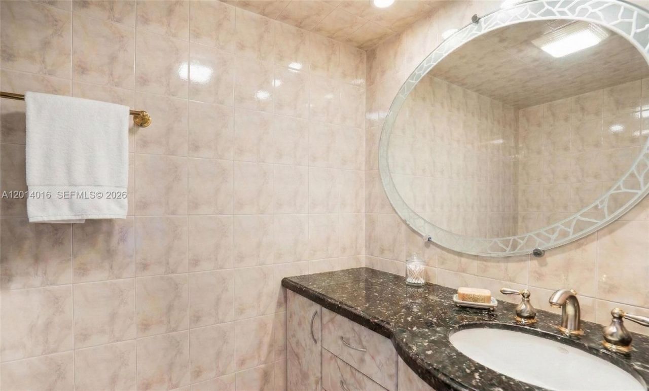 251 174th St, Unit 1517, Sunny Isles Beach, FL 33160 Photo