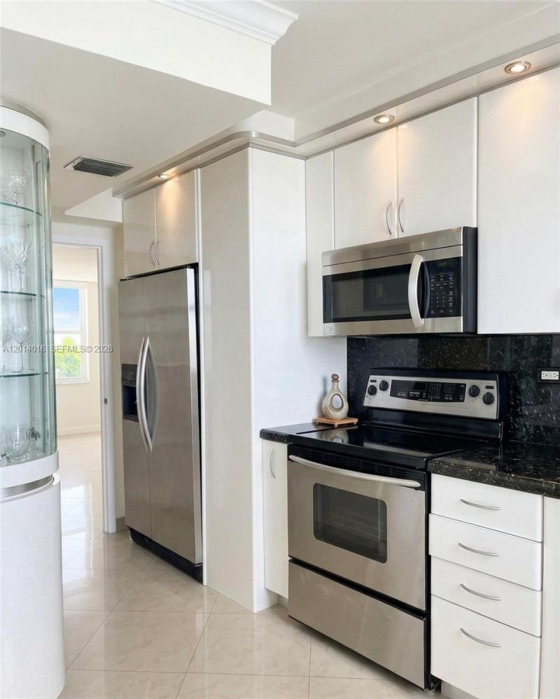 251 174th St, Unit 1517, Sunny Isles Beach, FL 33160 Photo