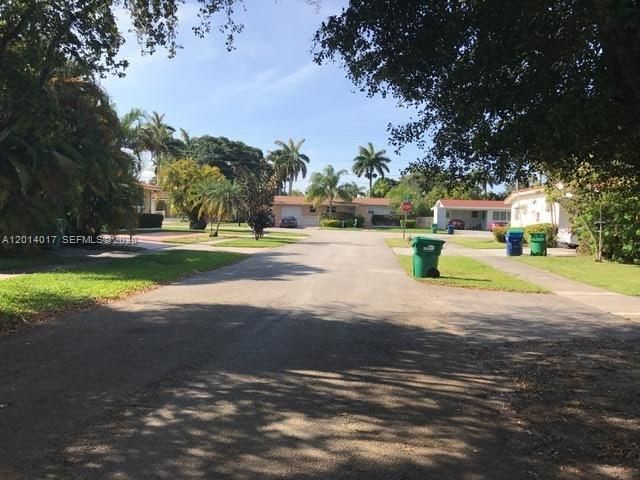 335 NE 114th St , Miami, FL 33161 Photo