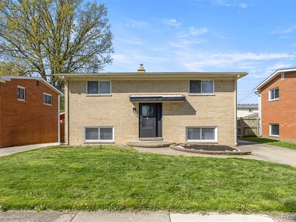 30022 White Street, Gibraltar, MI 48173