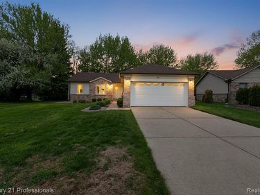 134 Foxboro Drive, Rochester Hills, MI 48309