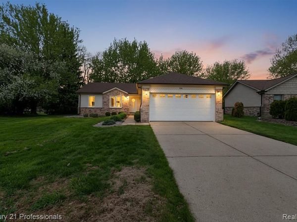 134 Foxboro Drive , Rochester Hills, MI 48309