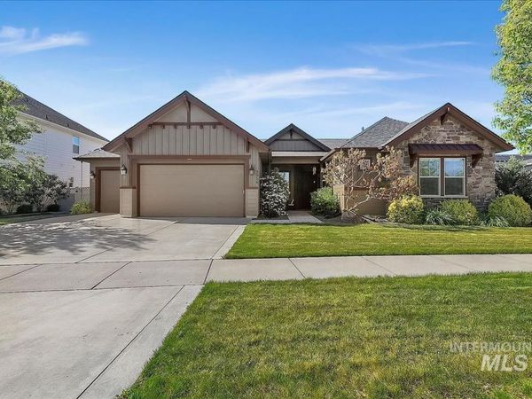 2916 W Tubac Dr, Meridian, ID 83646