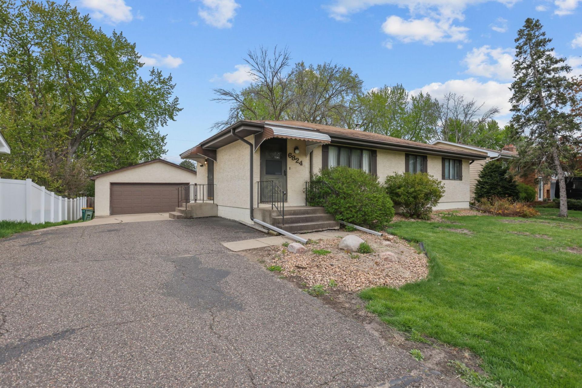 6824 N Colfax Avenue, Brooklyn Center, MN 55430 Main Photo