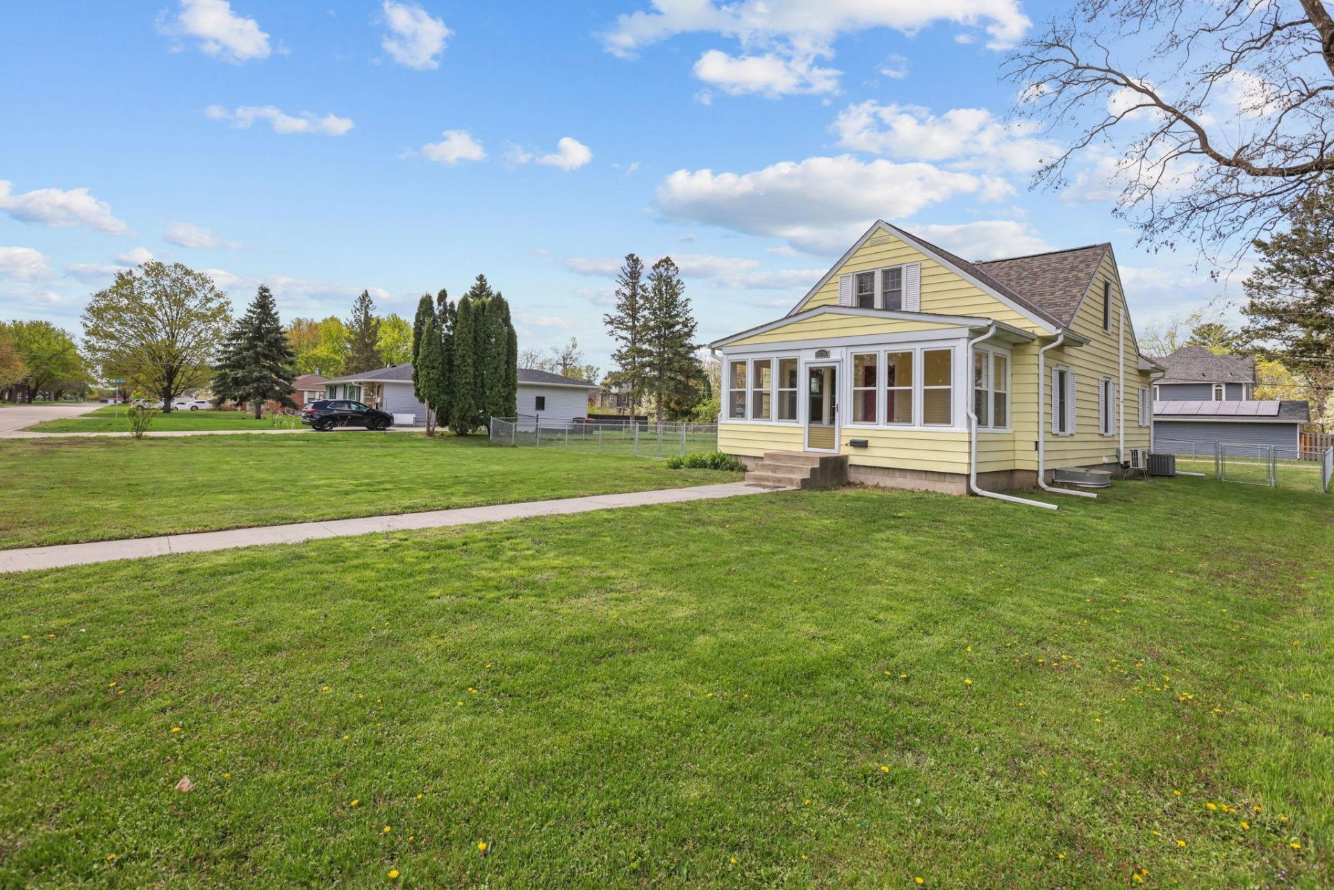 1039 Laurel Avenue, Saint Paul Park, MN 55071