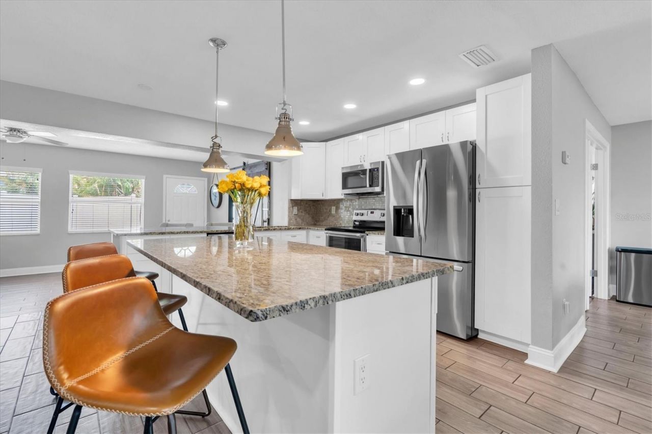 6860 14th Way S, Saint Petersburg, FL 33705 Photo