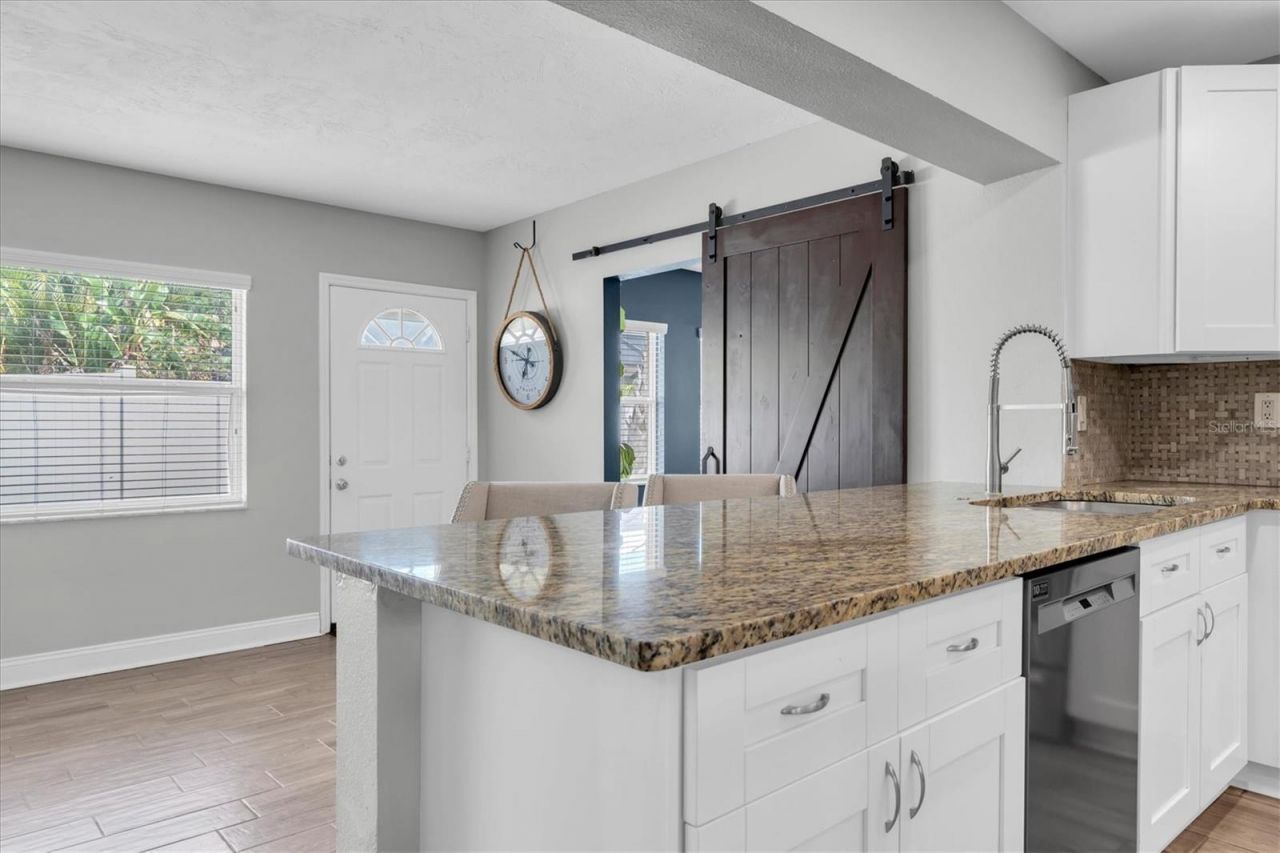 6860 14th Way S, Saint Petersburg, FL 33705 Photo