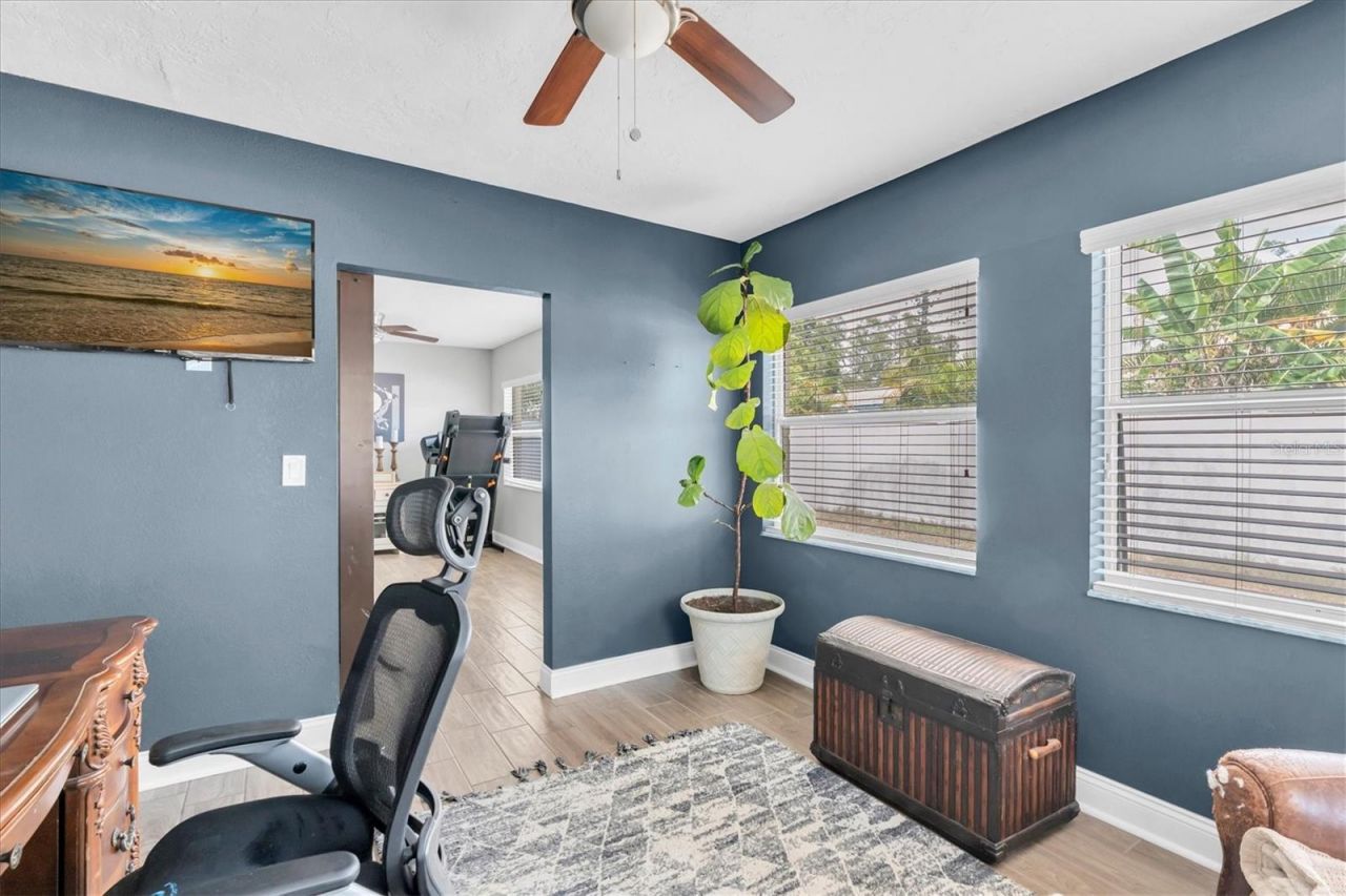 6860 14th Way S, Saint Petersburg, FL 33705 Photo