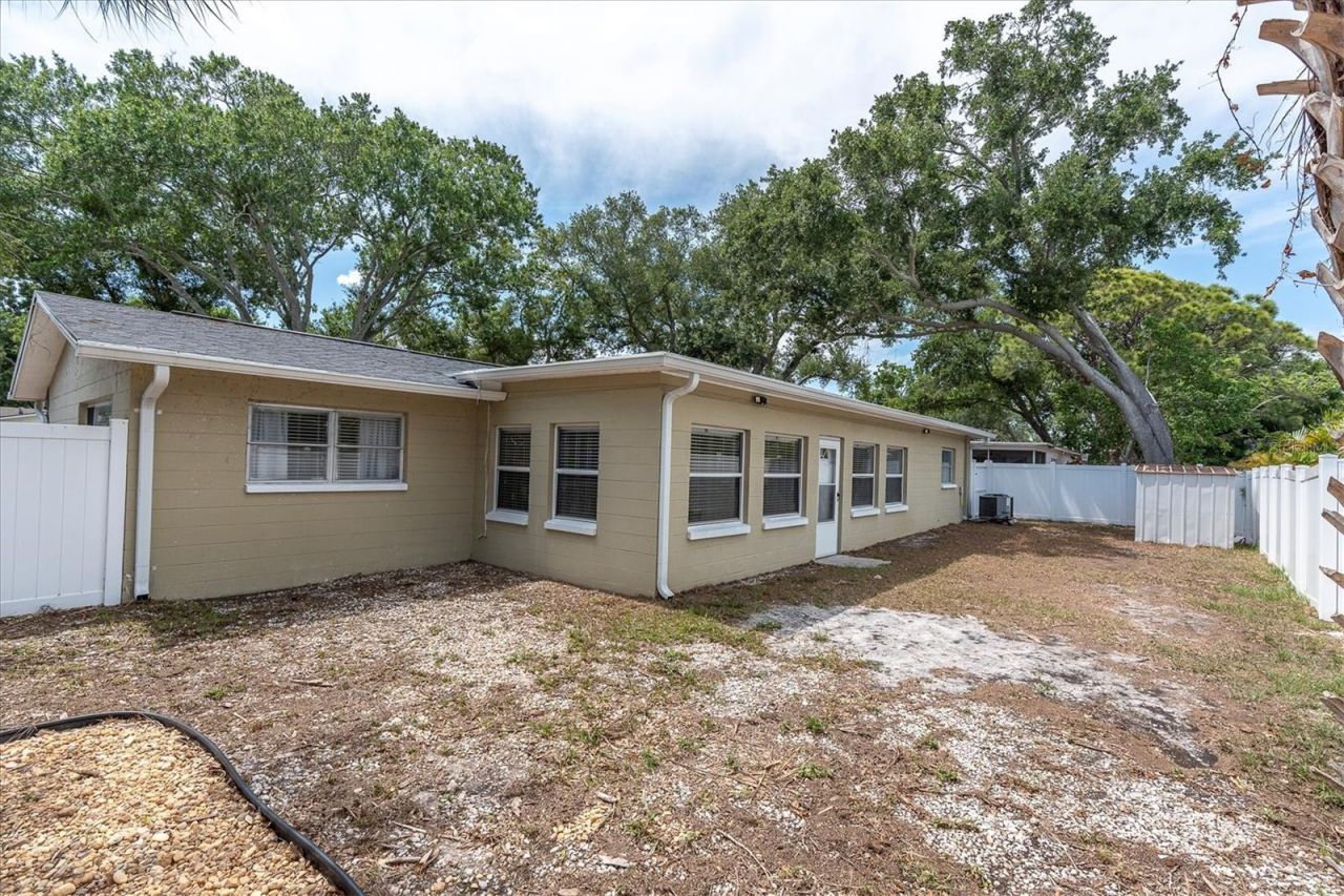 6860 14th Way S, Saint Petersburg, FL 33705 Photo