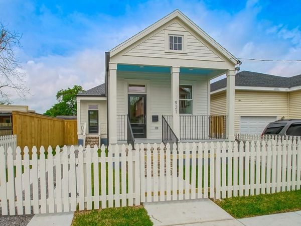921 ELMIRA Avenue , New Orleans, LA 70114